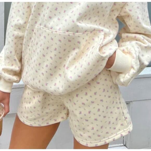 NWT‎ Vintage Flower print The Happy Camp3r Light Yellow Shorts - XXL - Picture 2 of 4